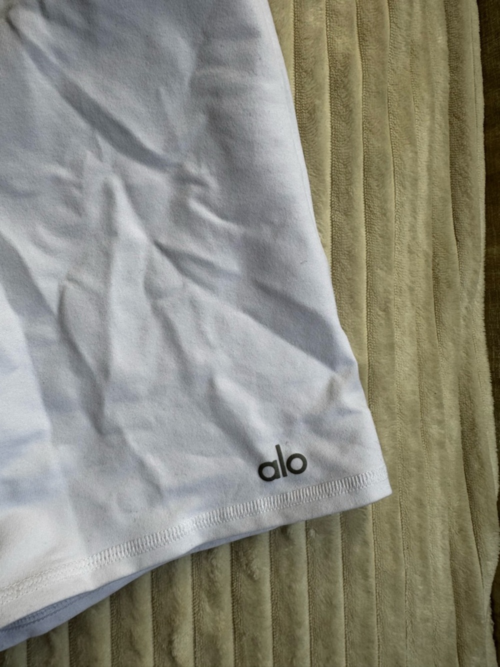 ALO Yoga Women's White Bike Shorts - Picture 2 of 4